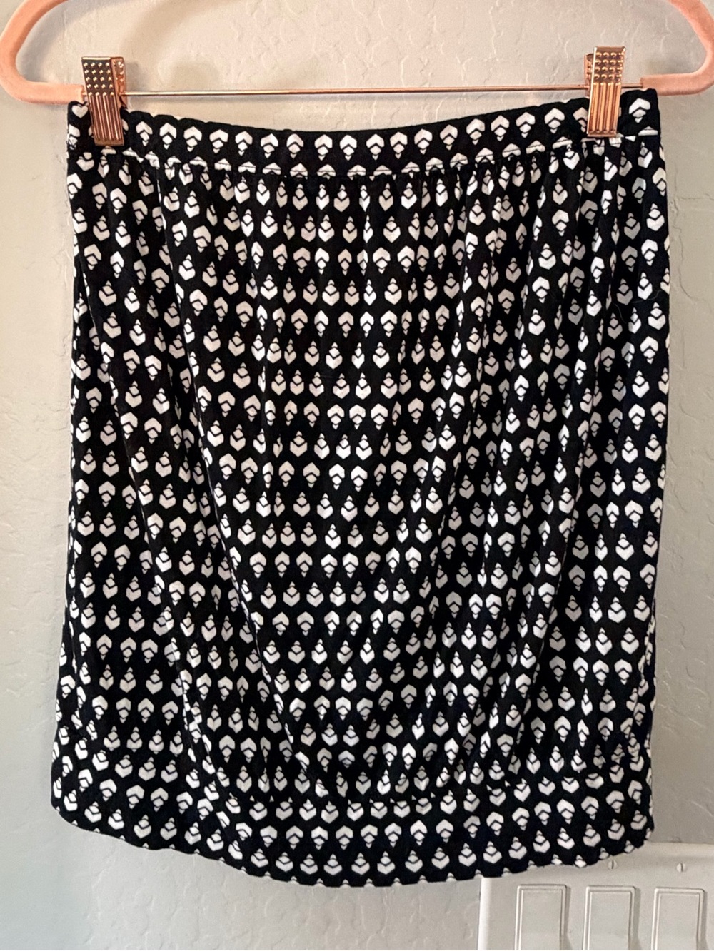 Black & White Patterned Women’s sleeveless top